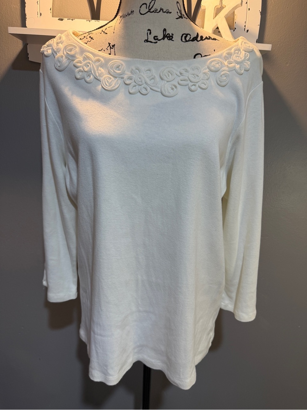 RAFAELLA WHITE TOP WITH FLORAL TRIM SZ 1X